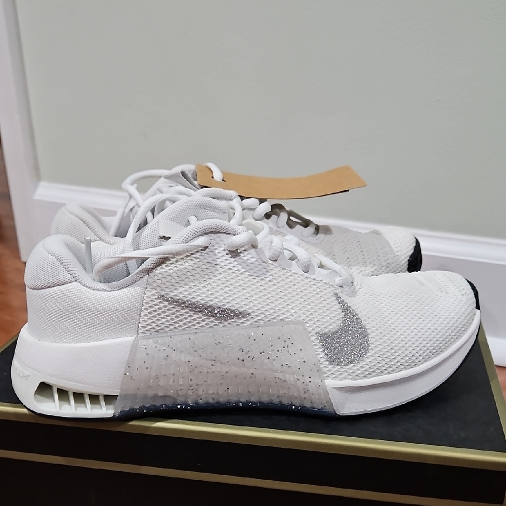 Nike Metcon White and Silver Athletic Shoes